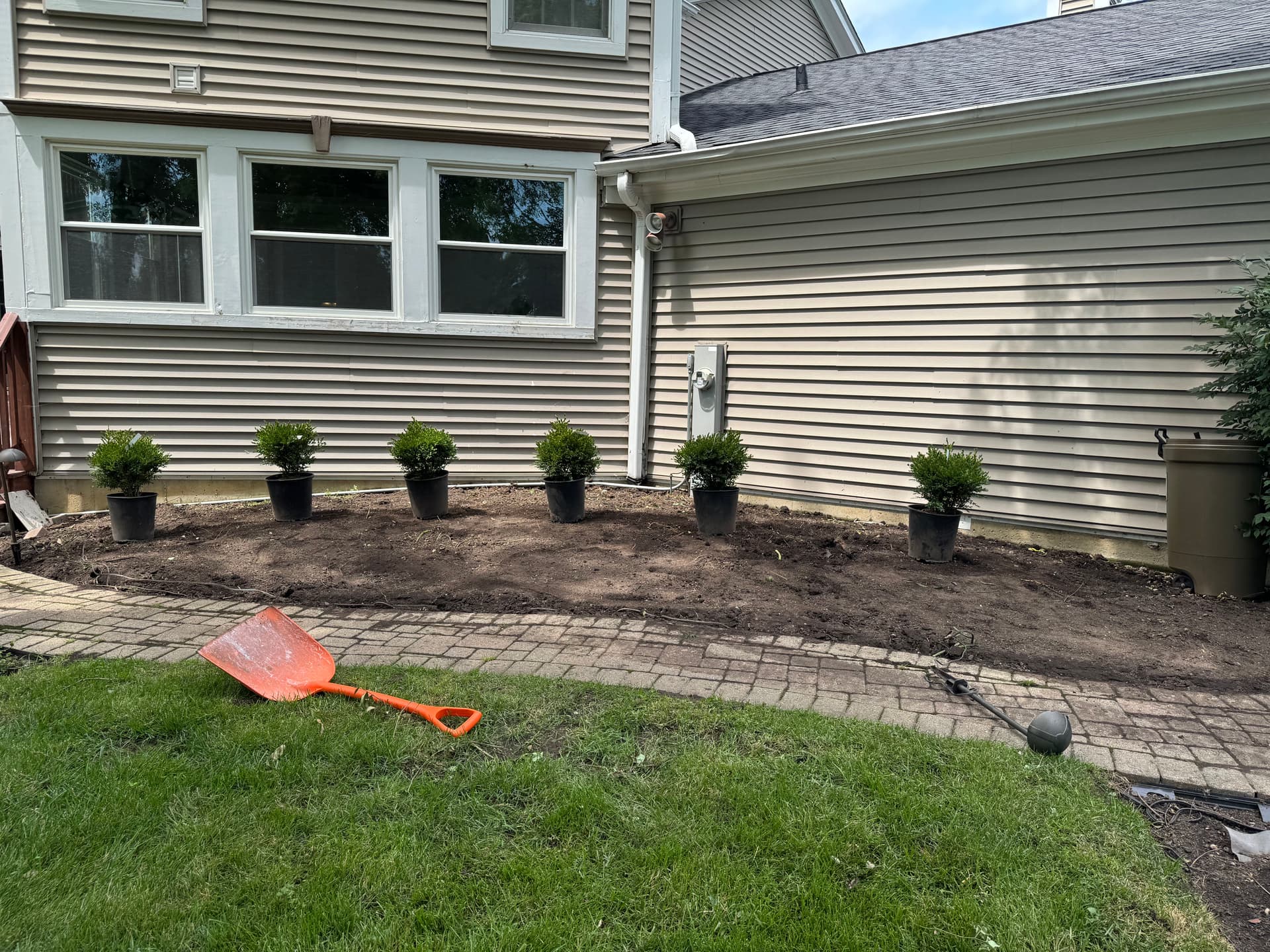 Gallery photos for Fresh Plantings and Stonework Give This Front Yard a Clean New Look: Image #2